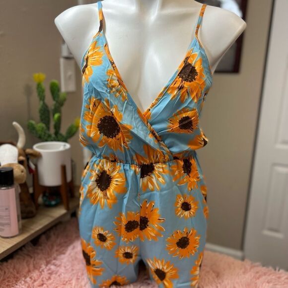 SHEIN Pants - Sunflower romper